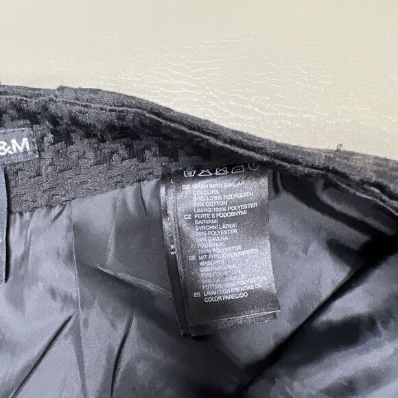 H&M Black Patterned Skirt Women Size 12 Short Ruched Barrel Hip Center Back Zip - Picture 3 of 5